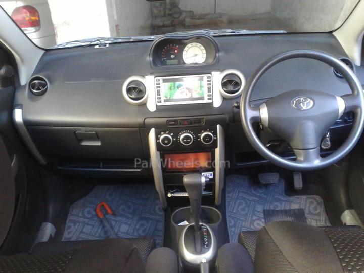 Interior Toyota Ist 2004