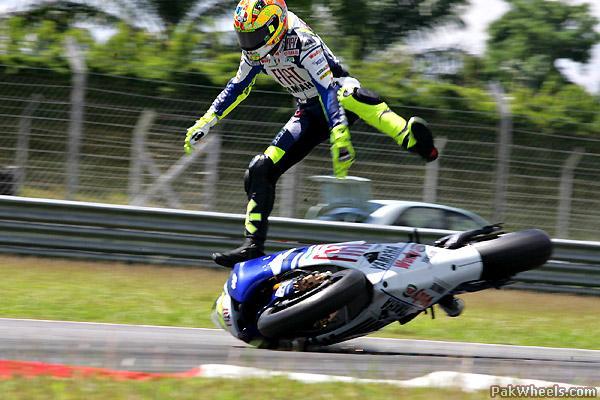 Funny Motorbike Crash....pics - Spotting / Hobbies & Other Stuff -  PakWheels Forums