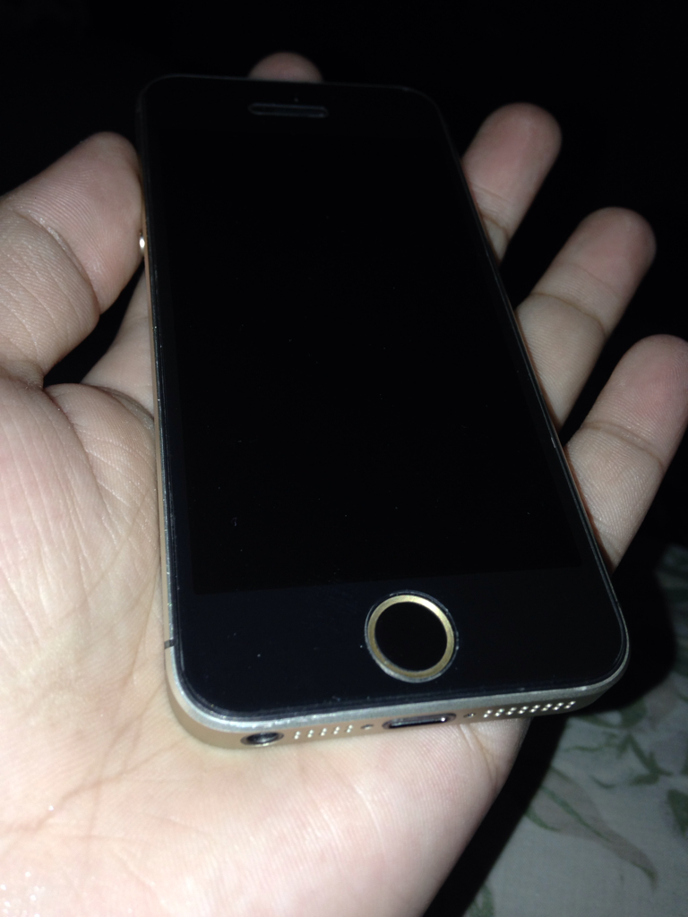 iphone 5 black in hand