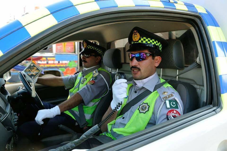 А кар нигамедзянов. Английский гаишник. Трафик полиция. Traffic Warden картинка. Интерактивная дорога "полиция".