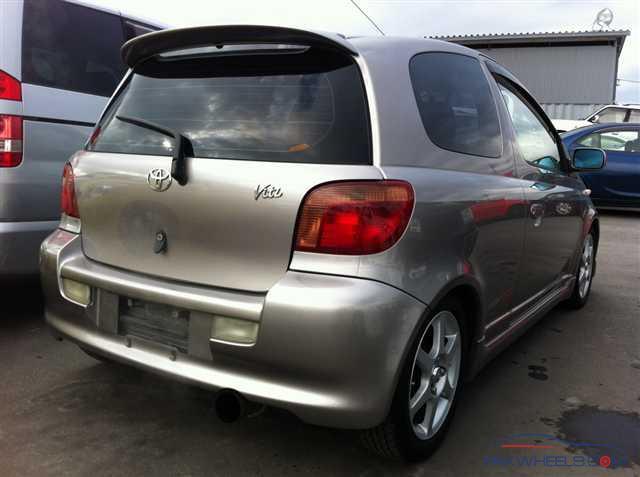 Бампер toyota vitz