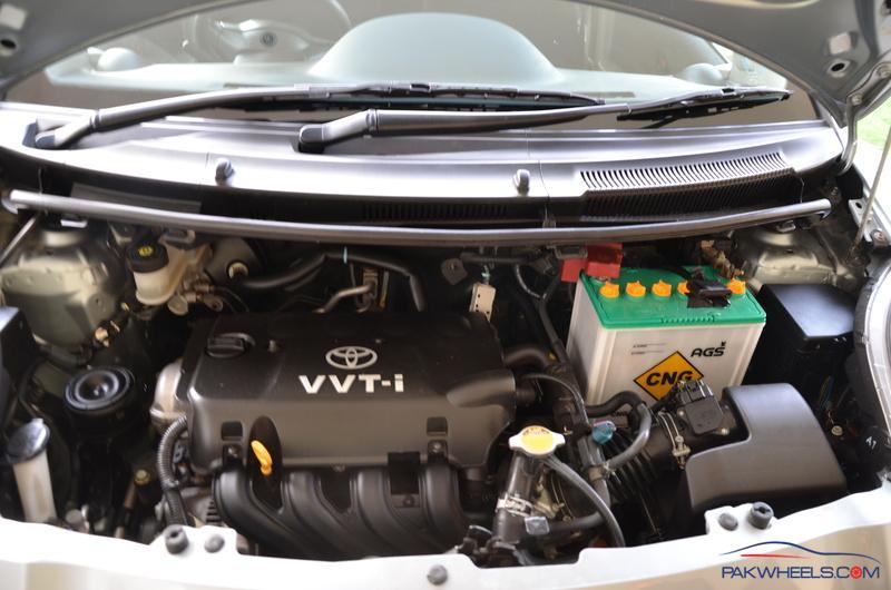 Витц 1.3. Двигатель Toyota Vitz. Toyota Vitz 2011 двигатель. Двигатель Тойота Витц 1.3. Тойота Витц 2005 двигатель.