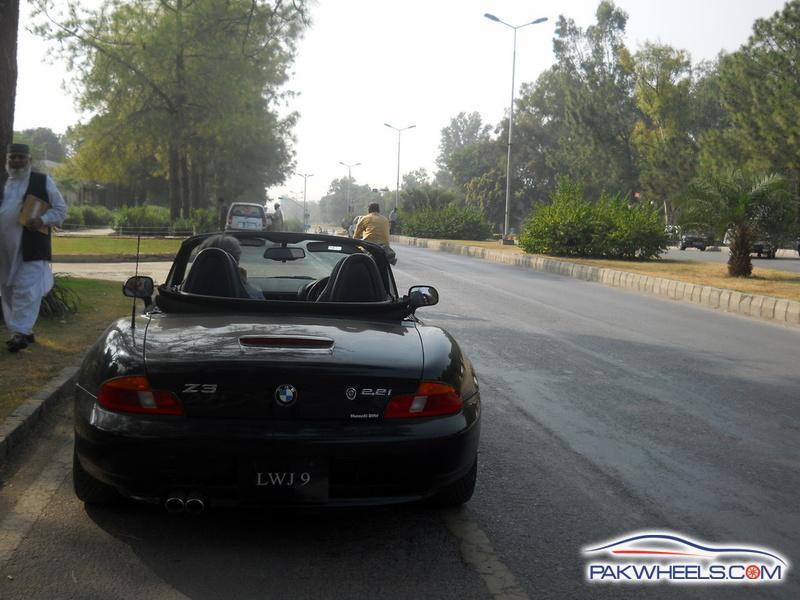 A Trip To Islamabad Car Show 11 11 12 With Hanif Bhai Libra In Bmw Z3 Spitfire Bmw Pakwheels Forums